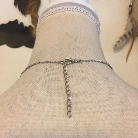 Pink & clear crystal heart pendant on chain - Picture 6 of 8